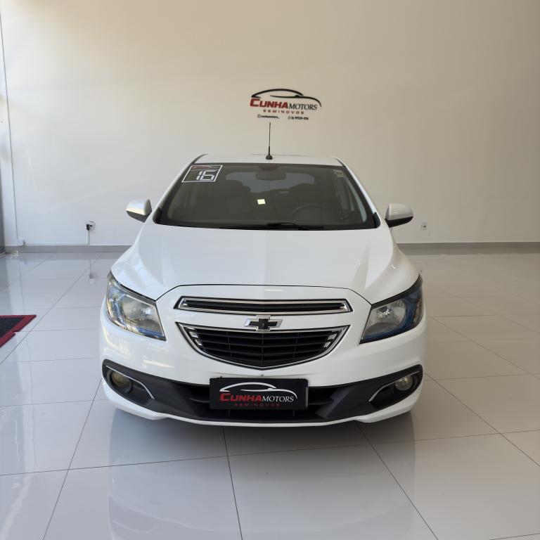 CHEVROLET Onix Hatch - Foto