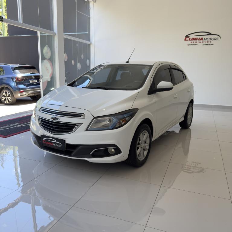 CHEVROLET Onix Hatch - Foto