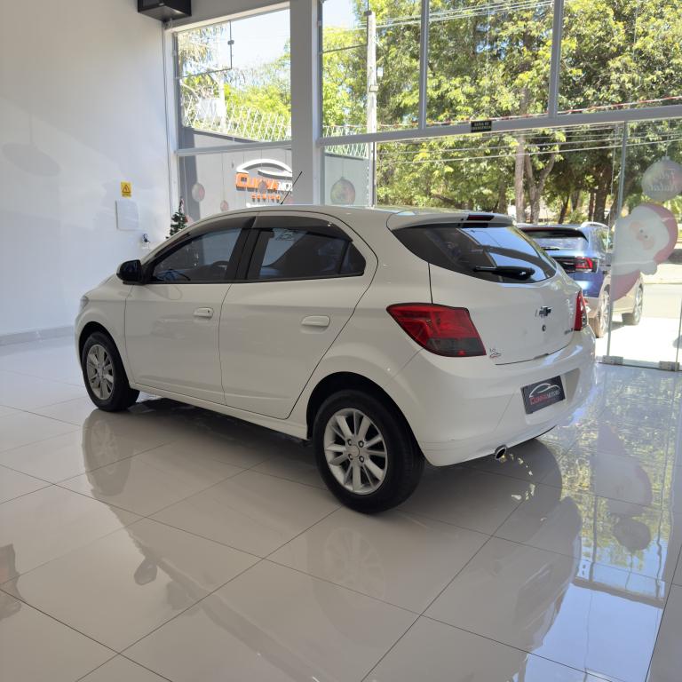 CHEVROLET Onix Hatch - Foto