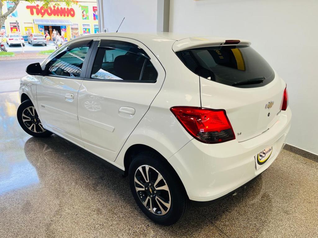 CHEVROLET Onix Hatch - Foto