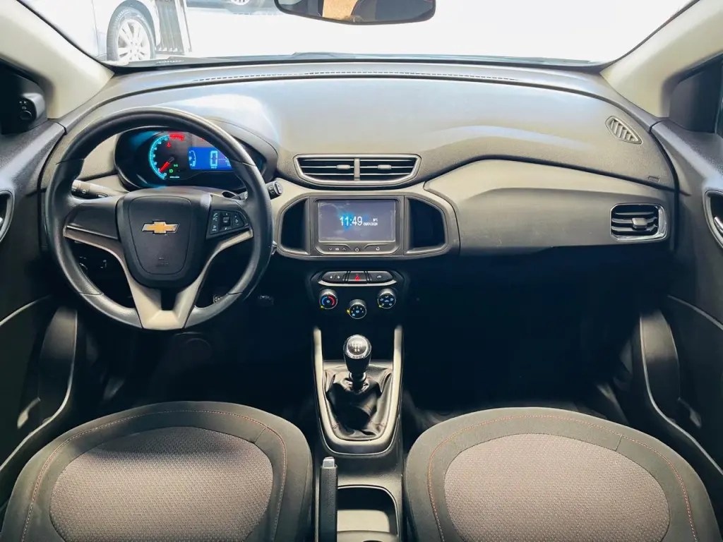 CHEVROLET Onix Hatch - Foto