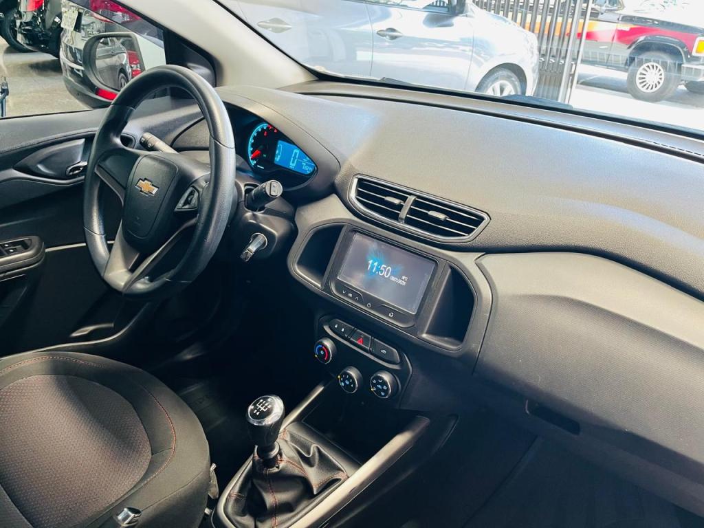 CHEVROLET Onix Hatch - Foto