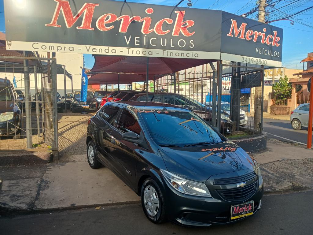 CHEVROLET Onix Hatch - Foto