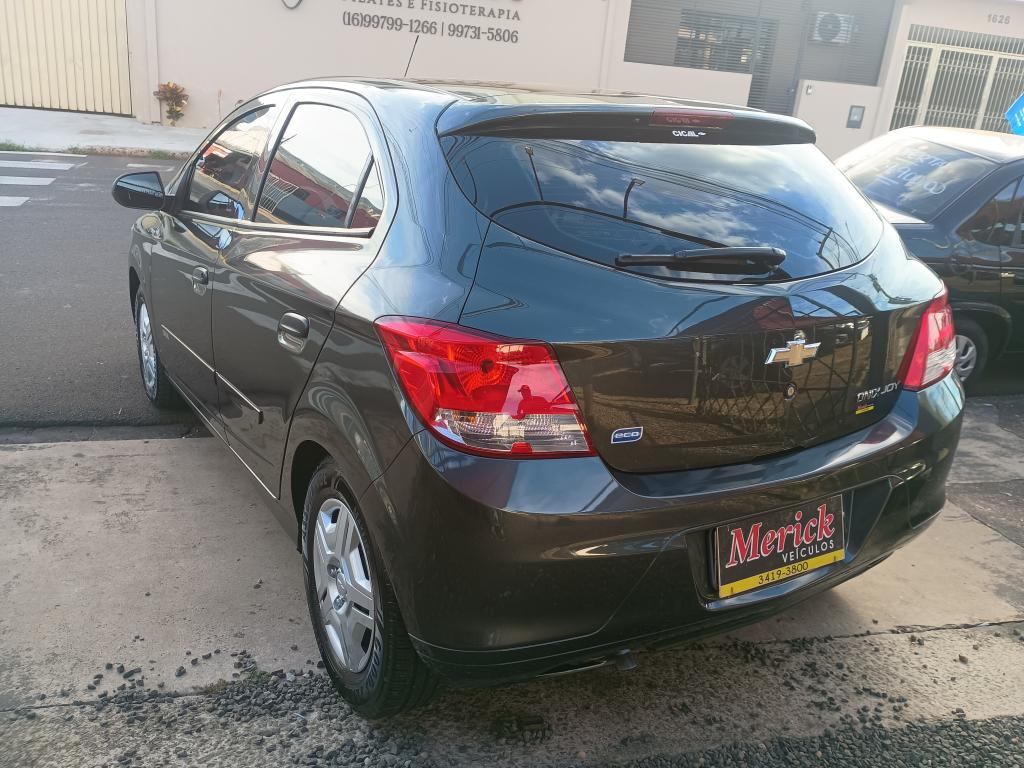 CHEVROLET Onix Hatch - Foto