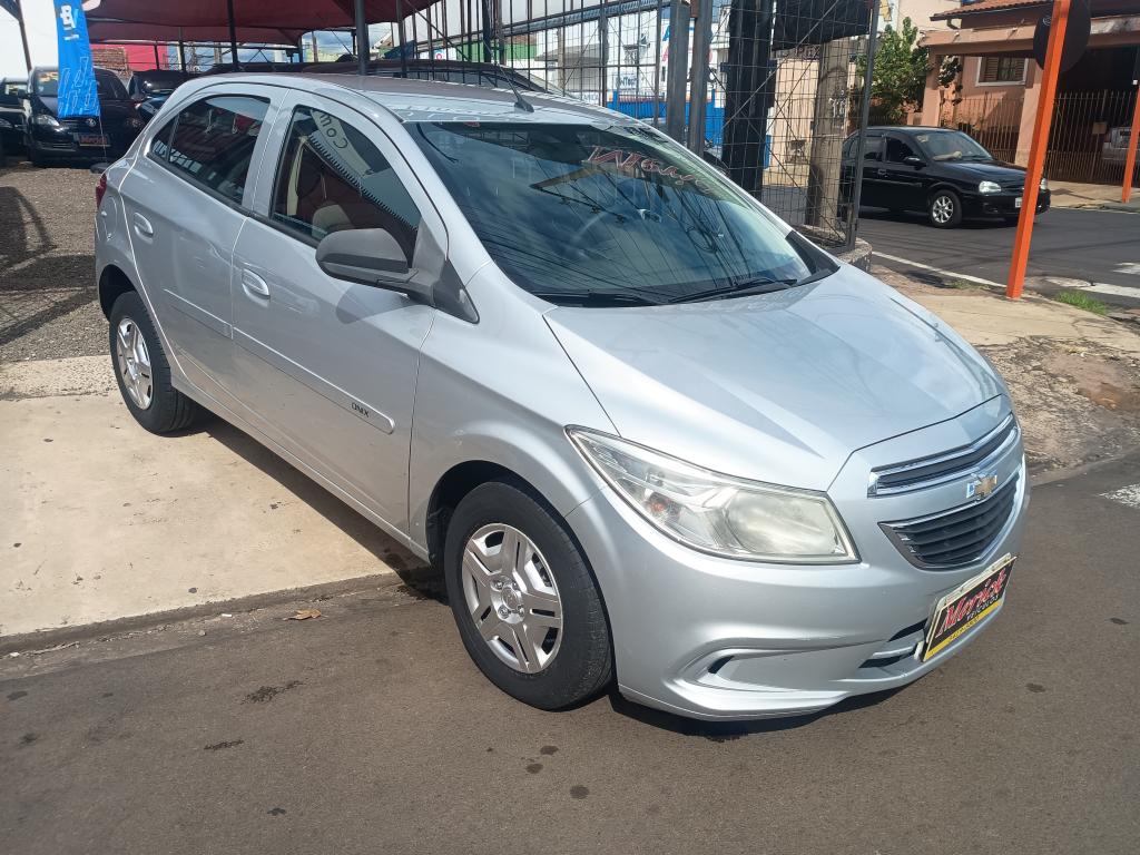 CHEVROLET Onix Hatch - Foto