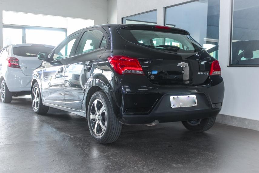 CHEVROLET Onix Hatch - Foto