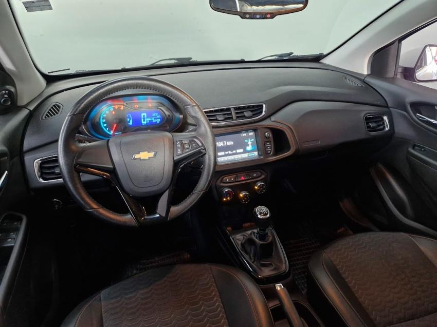 CHEVROLET Onix Hatch - Foto