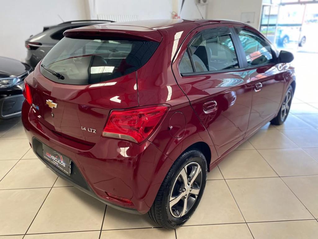 CHEVROLET Onix Hatch - Foto