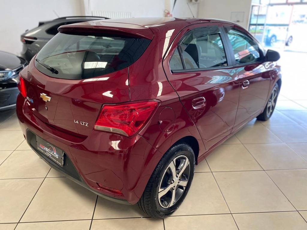 CHEVROLET Onix Hatch - Foto