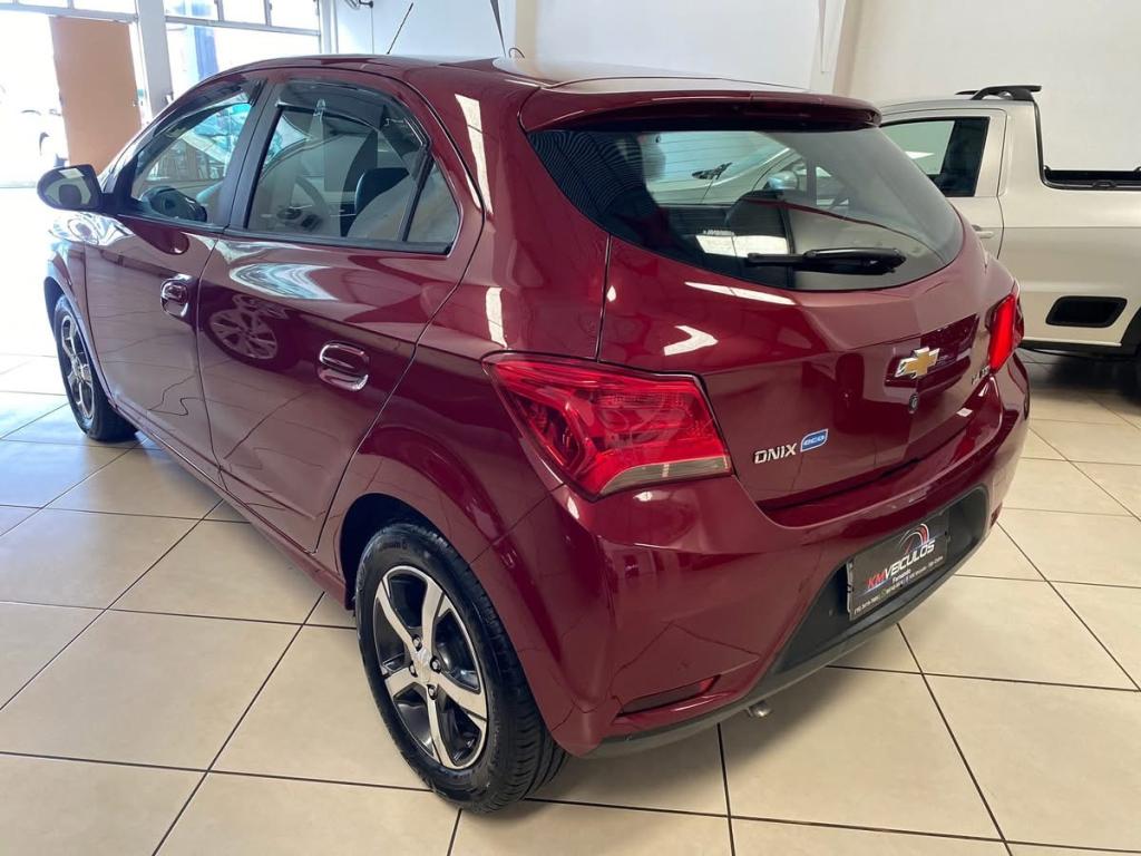 CHEVROLET Onix Hatch - Foto