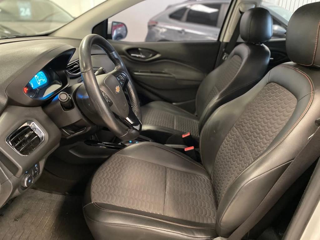 CHEVROLET Onix Hatch - Foto