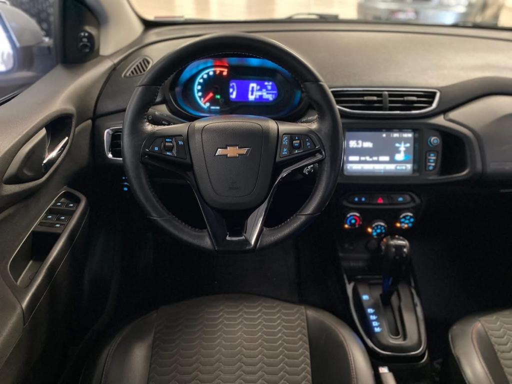 CHEVROLET Onix Hatch - Foto