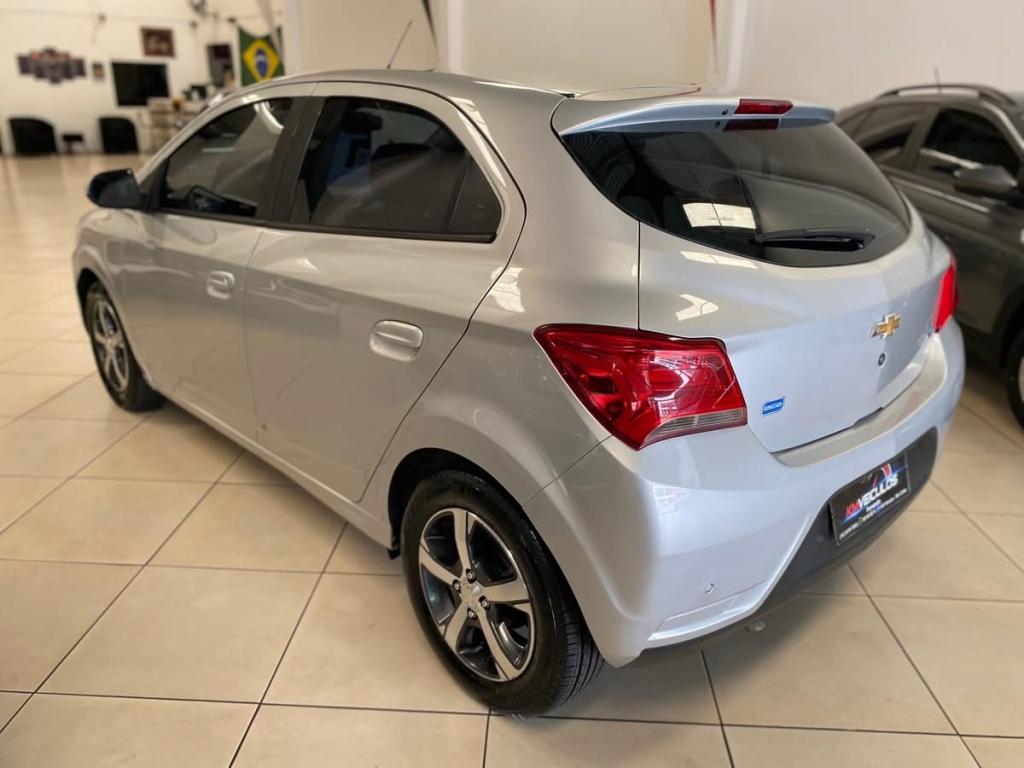 CHEVROLET Onix Hatch - Foto