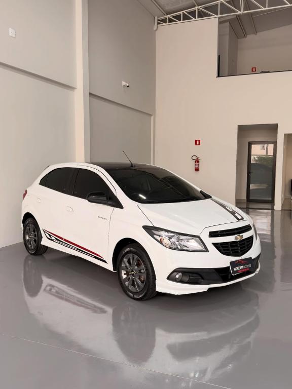 CHEVROLET Onix Hatch - Foto