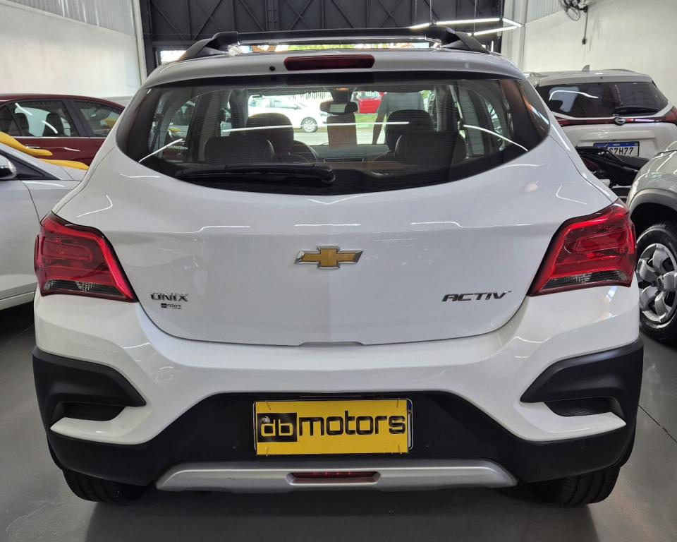 CHEVROLET Onix Hatch - Foto