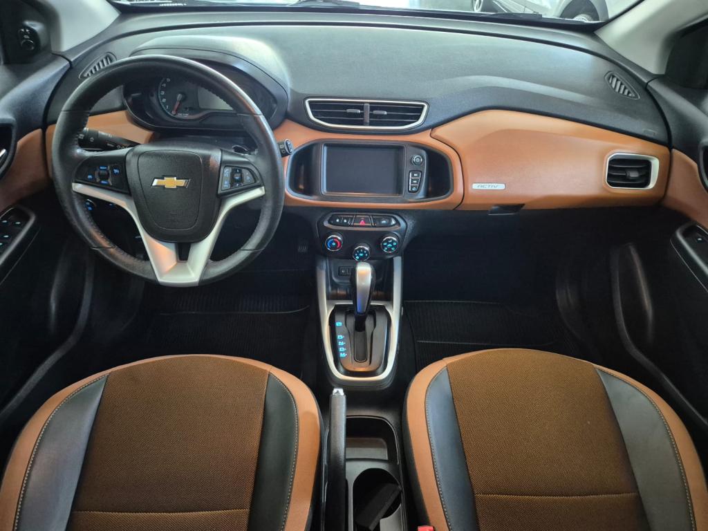 CHEVROLET Onix Hatch - Foto