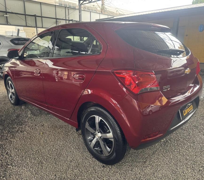 CHEVROLET Onix Hatch - Foto