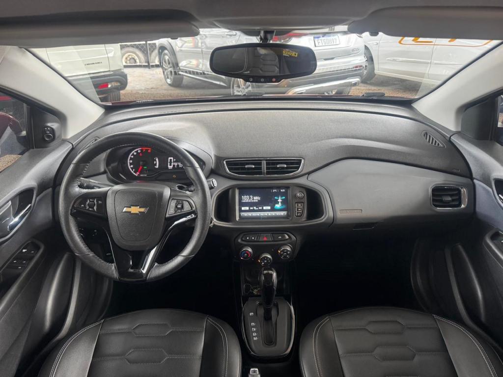 CHEVROLET Onix Hatch - Foto