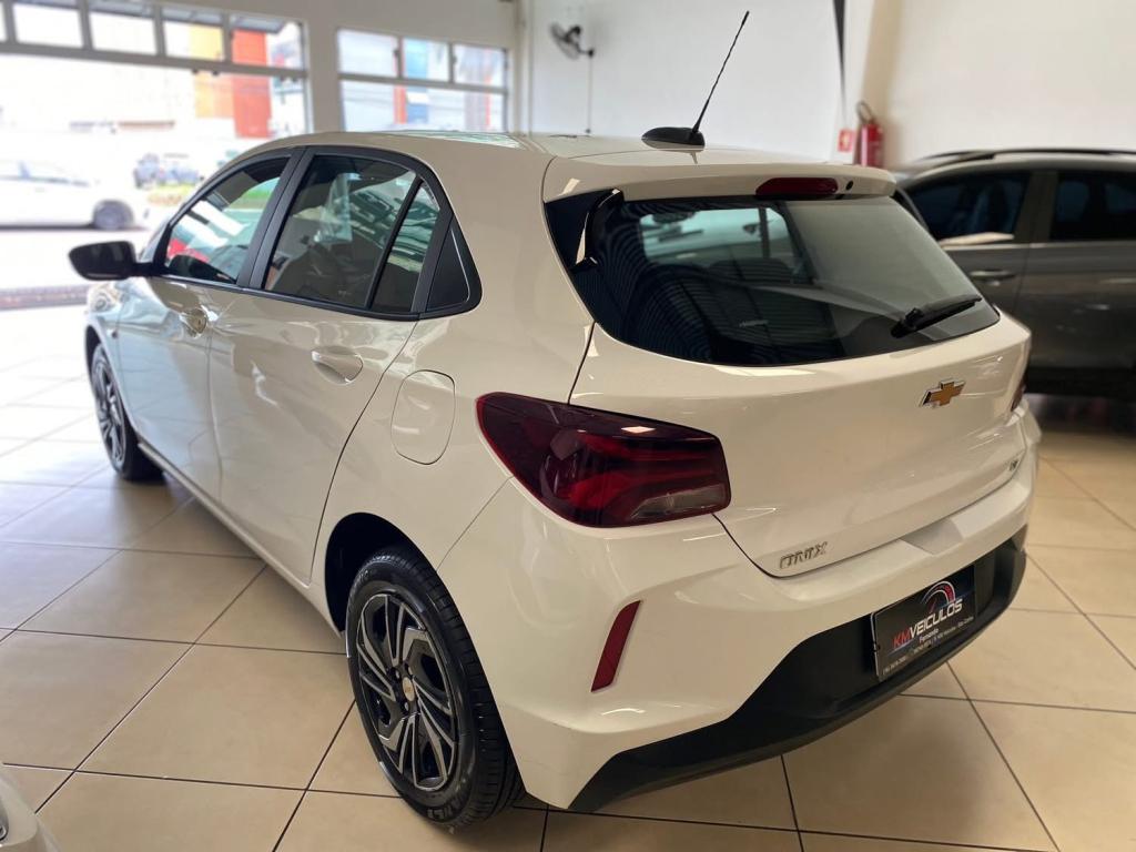 CHEVROLET Onix Hatch - Foto