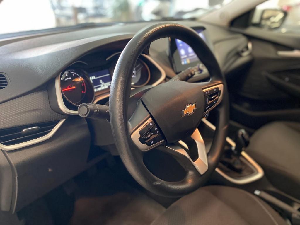 CHEVROLET Onix Hatch - Foto