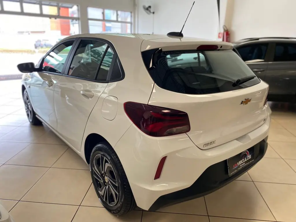 CHEVROLET Onix Hatch - Foto