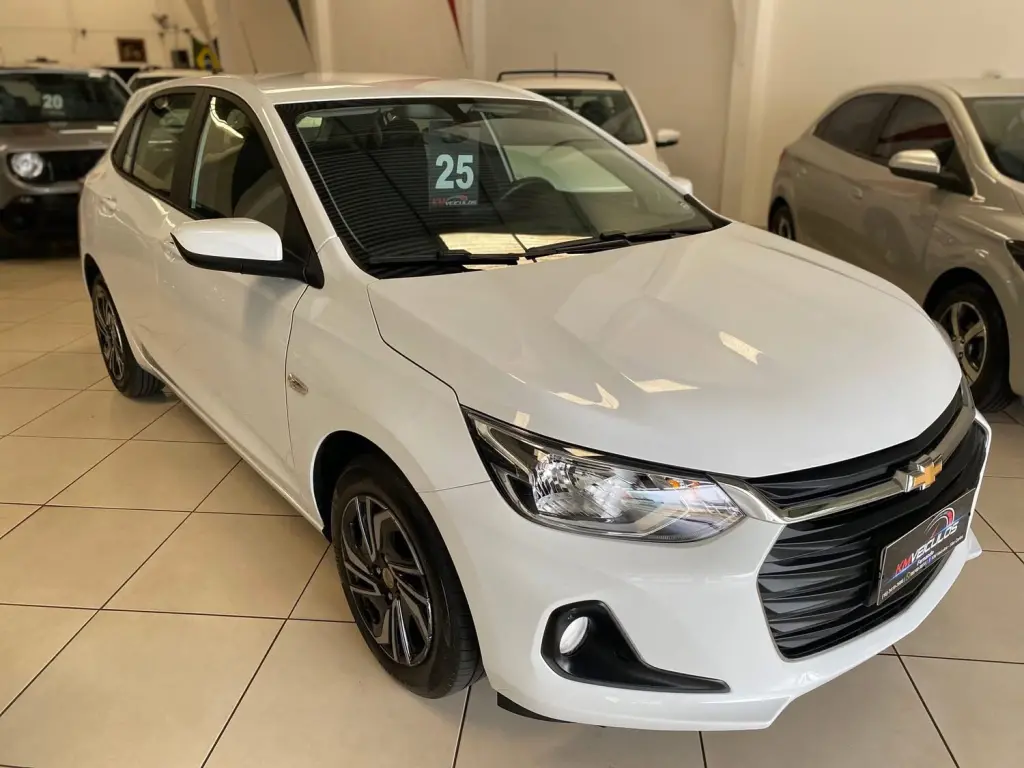 CHEVROLET Onix Hatch - Foto