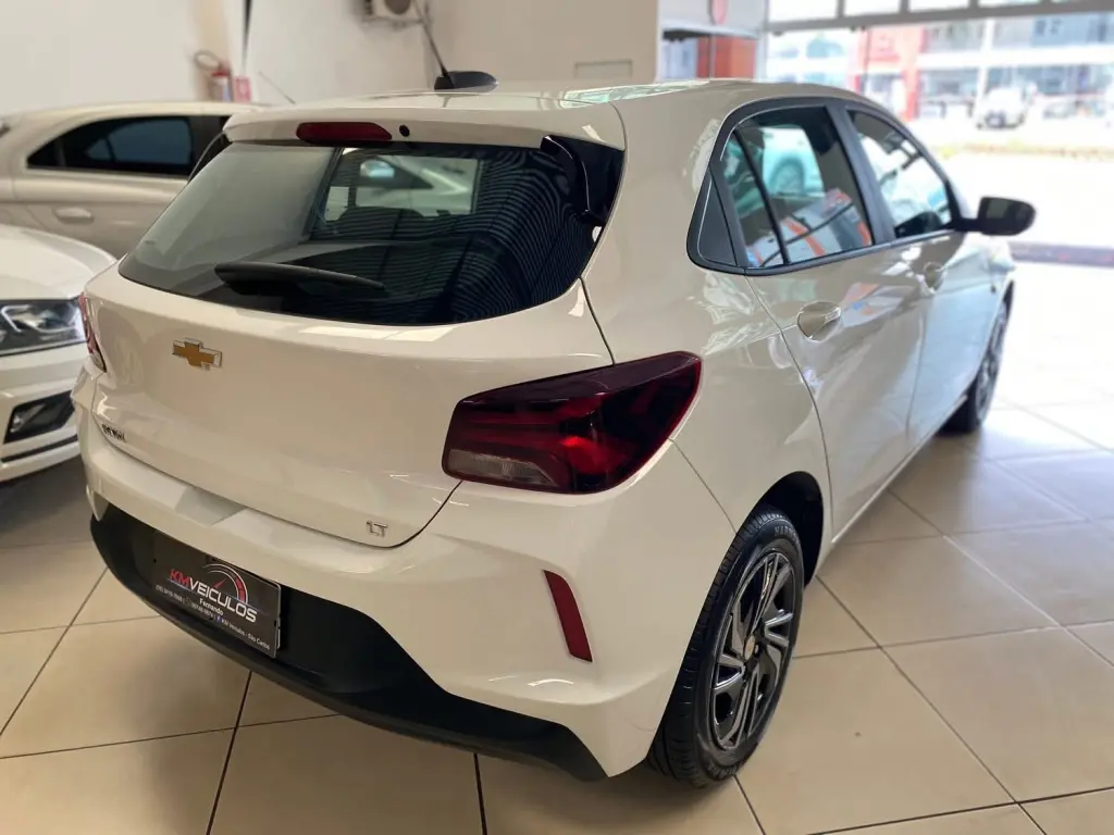 CHEVROLET Onix Hatch - Foto