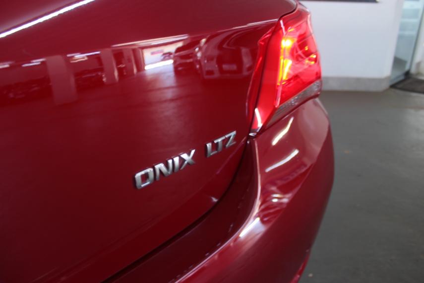 CHEVROLET Onix Hatch - Foto