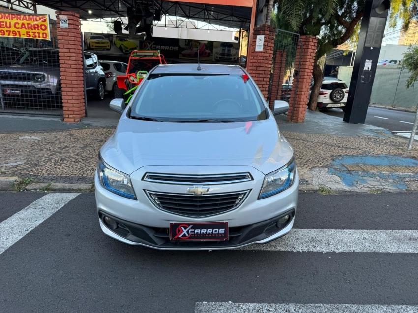 CHEVROLET Onix Hatch - Foto