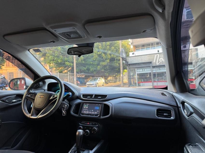 CHEVROLET Onix Hatch - Foto