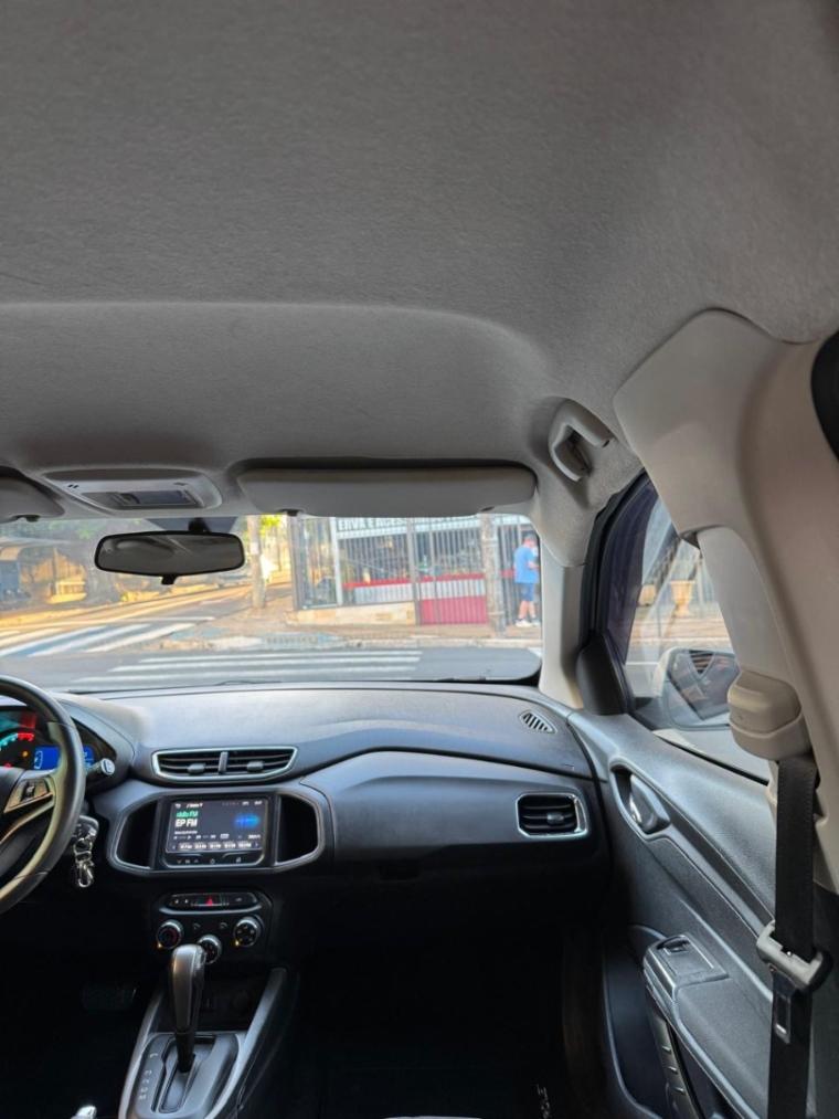 CHEVROLET Onix Hatch - Foto