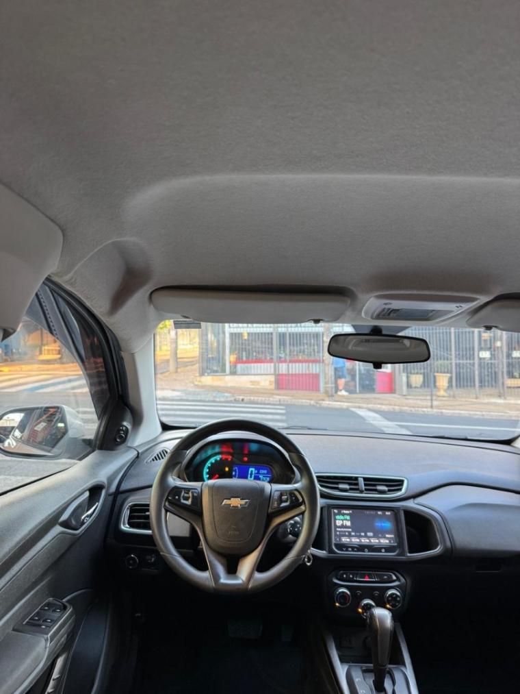 CHEVROLET Onix Hatch - Foto