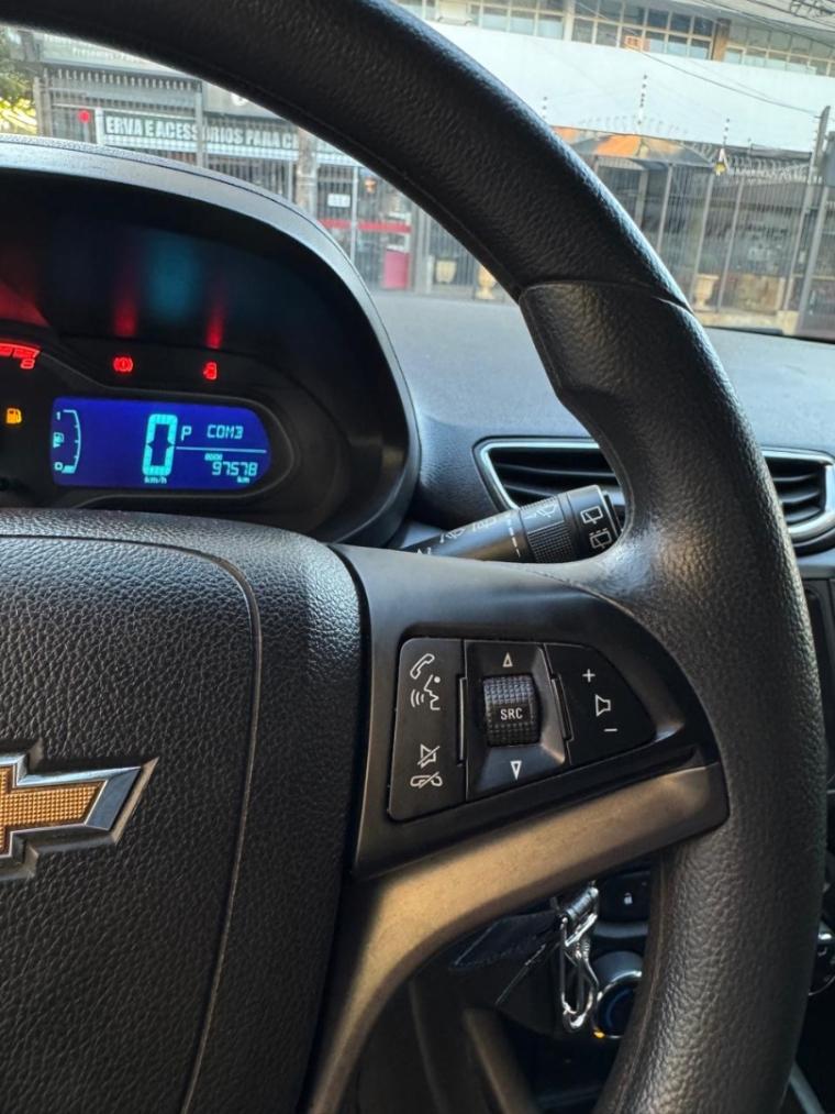 CHEVROLET Onix Hatch - Foto