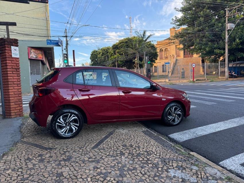 CHEVROLET Onix Hatch - Foto