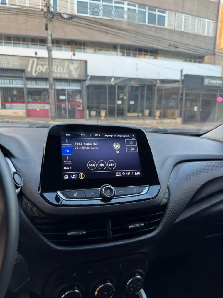 CHEVROLET Onix Hatch - Foto