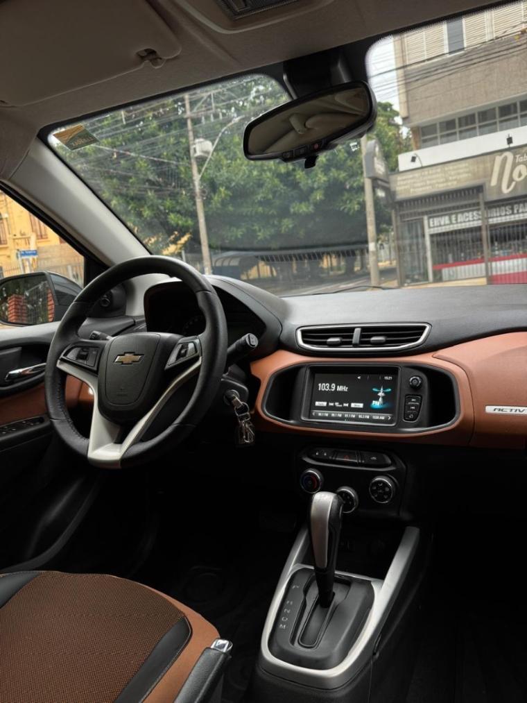 CHEVROLET Onix Hatch - Foto