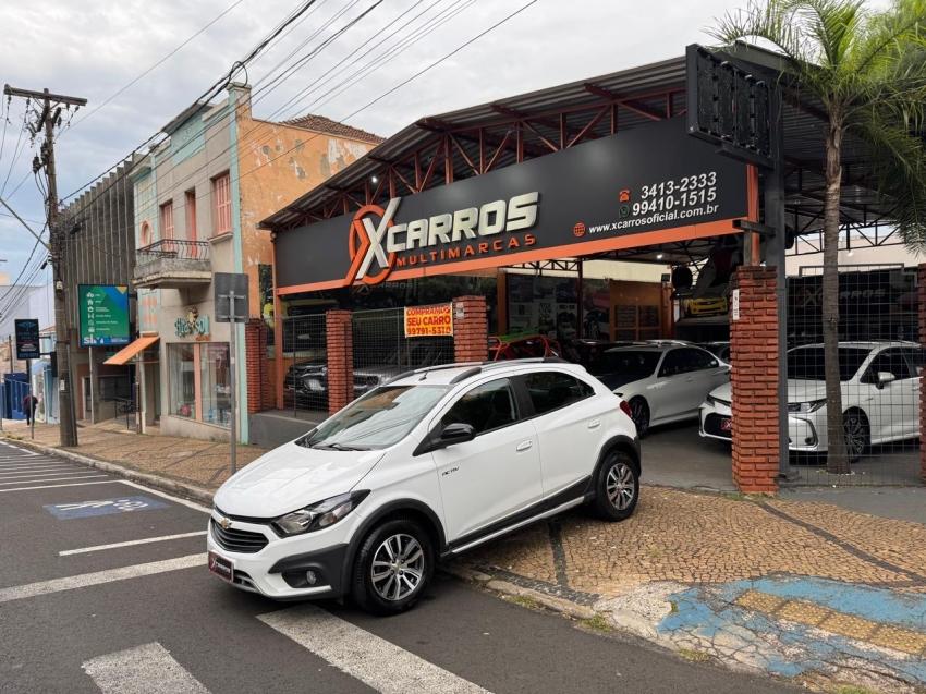 CHEVROLET Onix Hatch - Foto