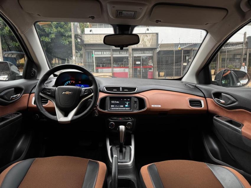 CHEVROLET Onix Hatch - Foto