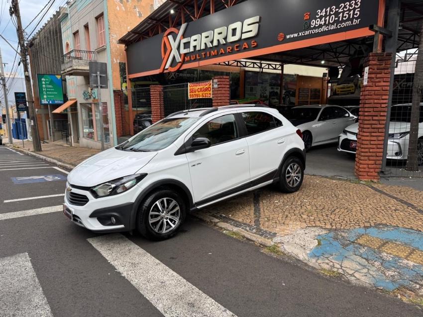 CHEVROLET Onix Hatch - Foto