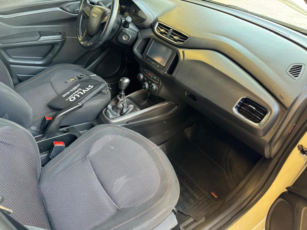 CHEVROLET Onix Hatch - Foto