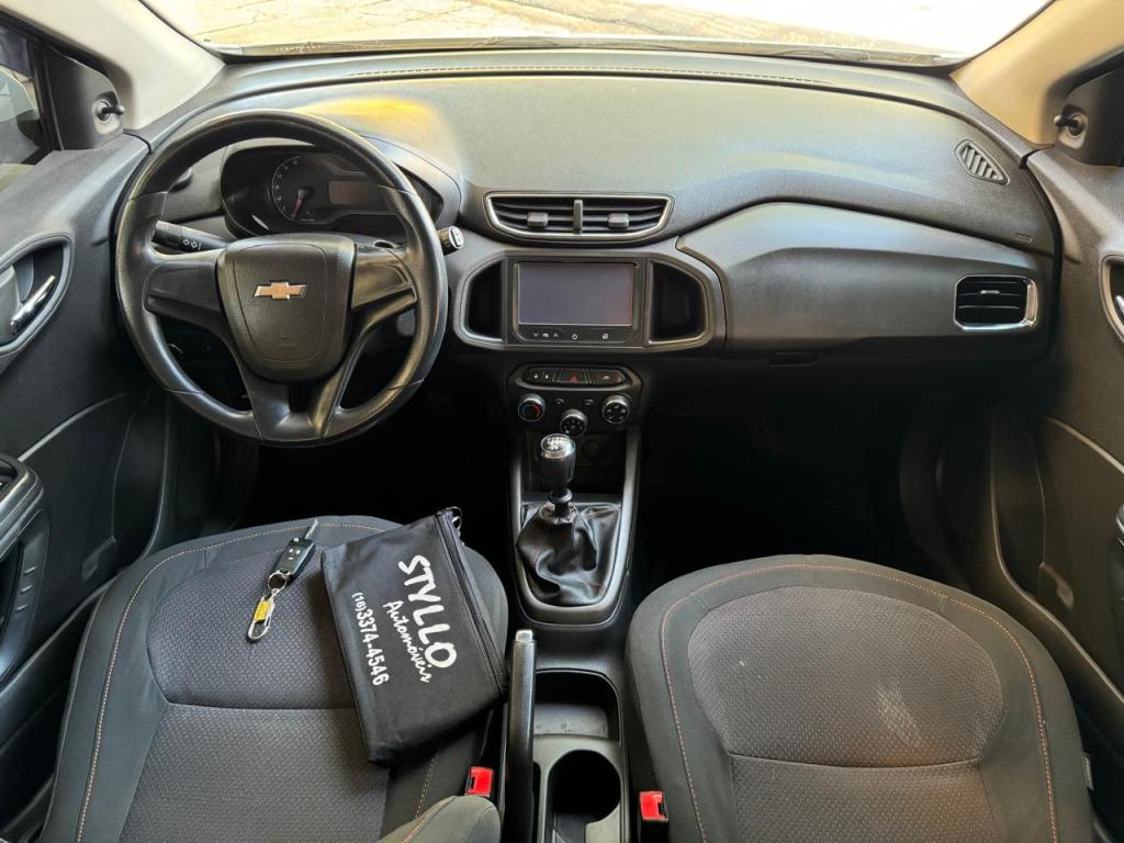 CHEVROLET Onix Hatch - Foto