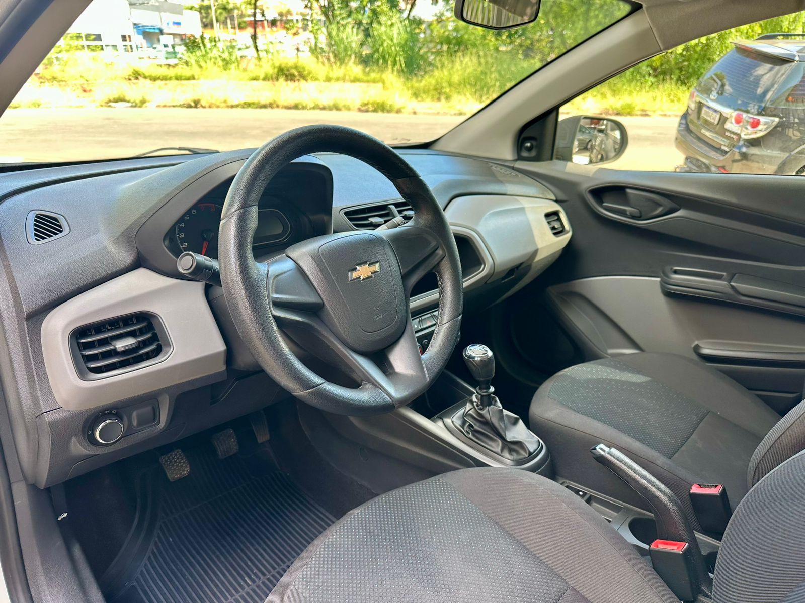 CHEVROLET Onix Hatch - Foto