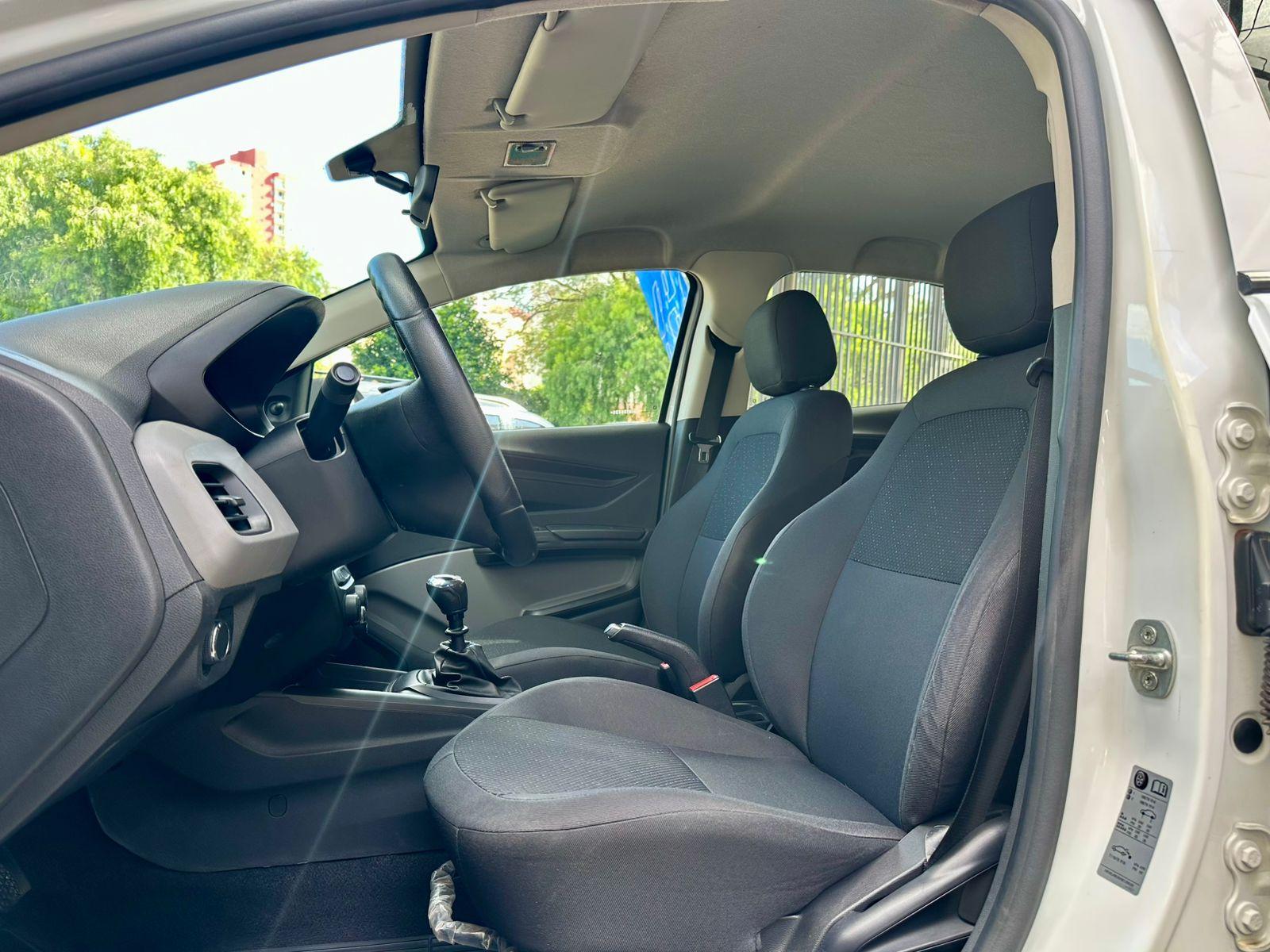 CHEVROLET Onix Hatch - Foto