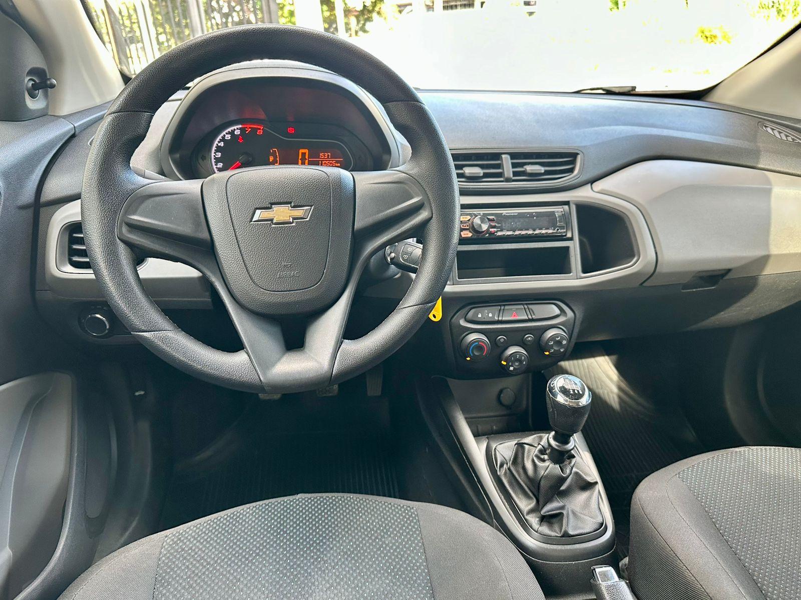 CHEVROLET Onix Hatch - Foto