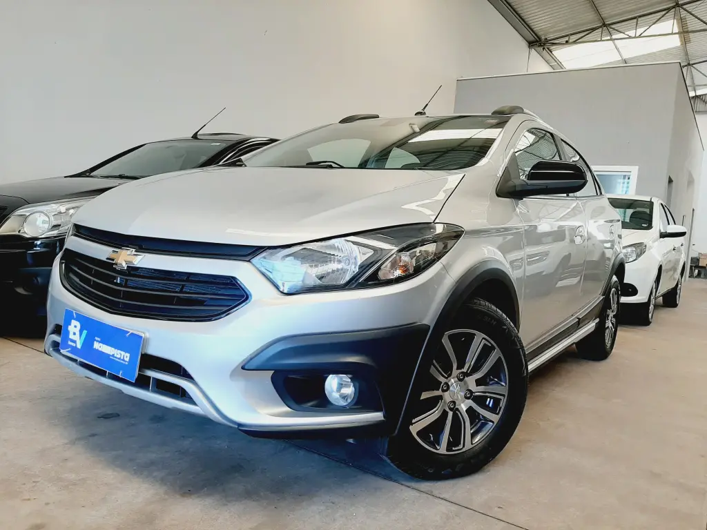 CHEVROLET Onix Hatch - Foto