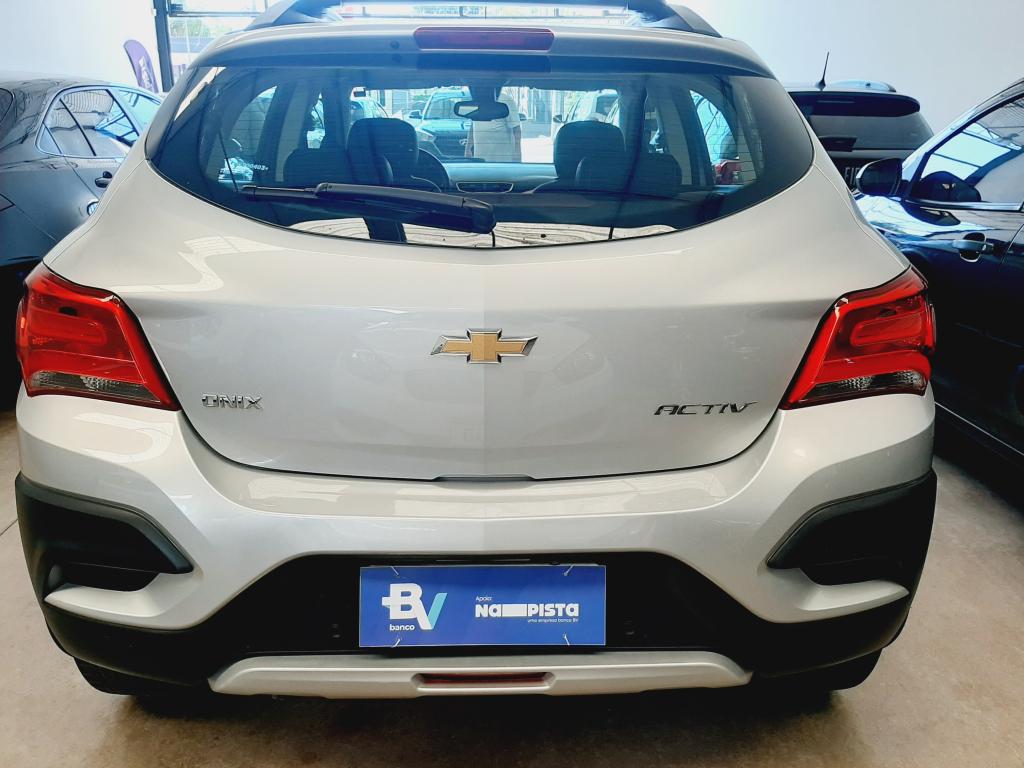 CHEVROLET Onix Hatch - Foto