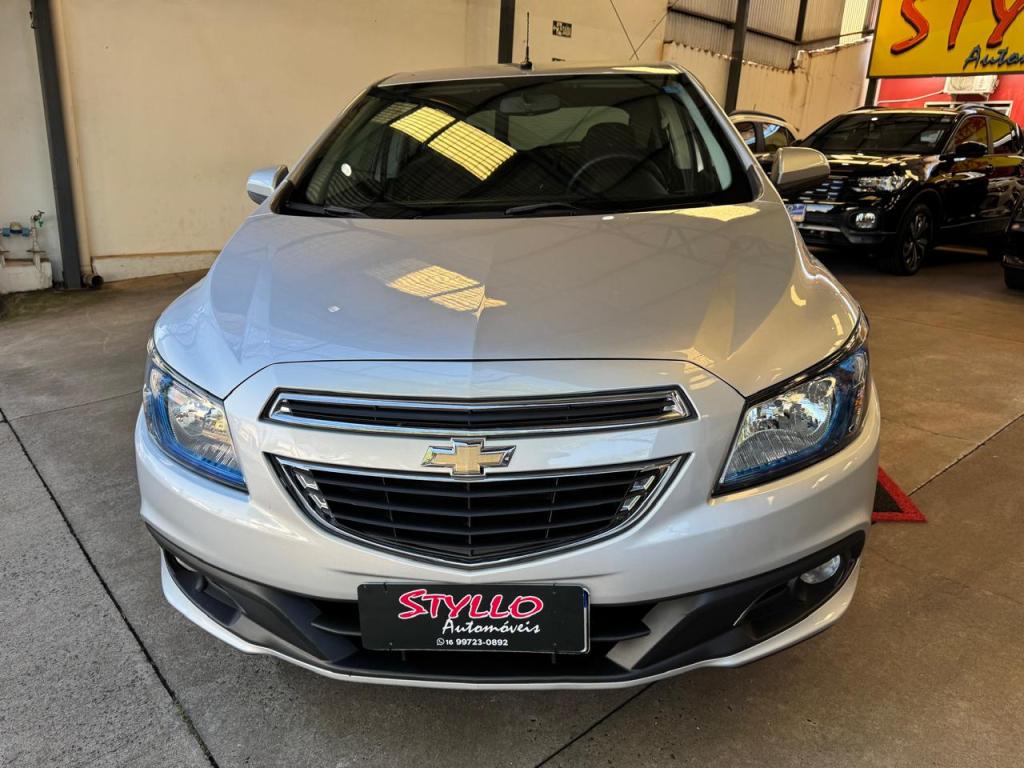 CHEVROLET Onix Hatch - Foto