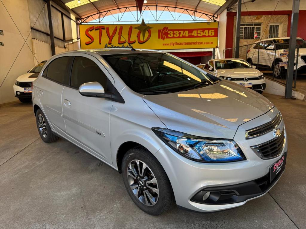 CHEVROLET Onix Hatch - Foto