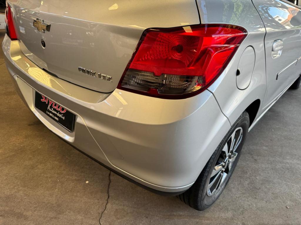 CHEVROLET Onix Hatch - Foto