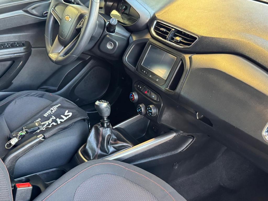 CHEVROLET Onix Hatch - Foto